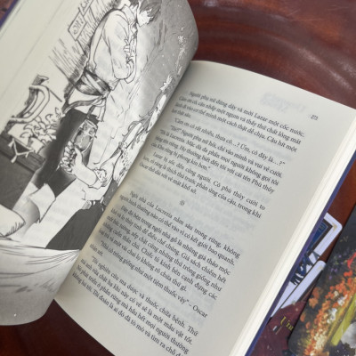 (Bản đặc biệt tặng poster có kèm ống gỗ vận chuyển, postcard, 2 thẻ nhựa, bookmark) UNNAMED MEMORY – HỒI ỨC KHÔNG TÊN – Nguyệt Lam phù thuỷ và hoàng tử bị nguyền rủa - Kuji Furumiya – Nguyễn Thị Thu Hằng dịch – Thái Hà books – NXB Hà Nội