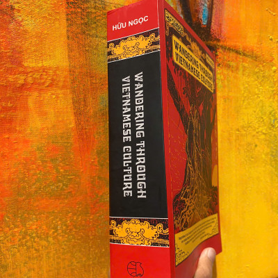Sách - Wandering Through Vietnamese Culture by Nguyễn Hữu Ngọc \ Vietnamese Cultural Book in English
