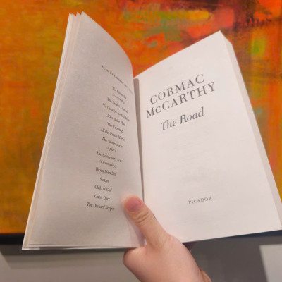 Sách - The Road by Cormac McCarthy - Fiction/ Science Fiction in English