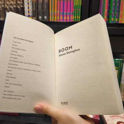Sách - Room by Emma Donoghue - Fiction /Book Club - English Book