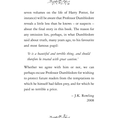Harry Potter: The Tales Of Beedle The Bard (Paperback) Những chuyển kể của Beedle người hát rong (English Book)