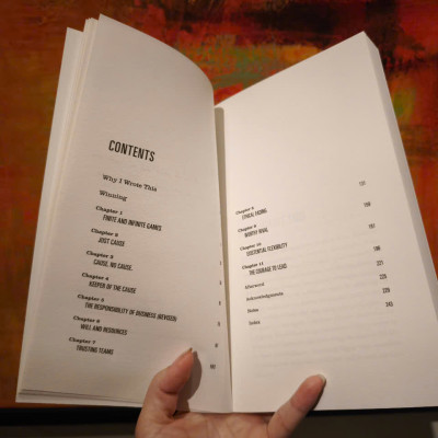 Sách - The Infinite Game by Simon Sinek/Amazon Editors