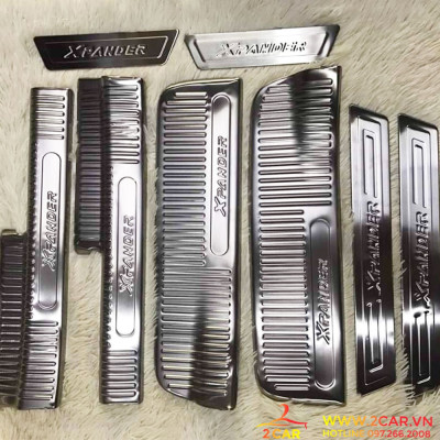 Ốp bậc cửa, Nẹp Bước Chân Trong Ngoài Xe Xpander 2018- 2021, 2022 chất liệu Inox