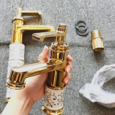 Vòi rửa mặt mạ vàng bọc sứ hoa văn thân thấp 20 cm nhập khẩu chính hãng GROVES GR053