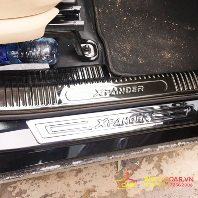 Ốp bậc cửa, Nẹp Bước Chân Trong Ngoài Xe Xpander 2018- 2021, 2022 chất liệu Inox