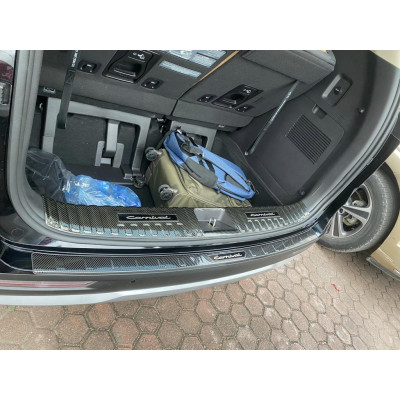 Ốp chống trầy cốp, ốp nẹp cốp sau carbon xe Kia Carnival 2021- 2022- 2023 vân Cacbon cao cấp