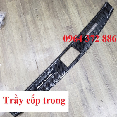 Ốp chống trầy cốp, ốp nẹp cốp sau carbon xe Kia Carnival 2021- 2022- 2023 vân Cacbon cao cấp