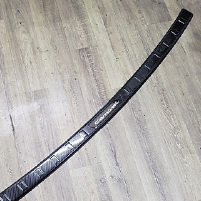 Ốp chống trầy cốp, ốp nẹp cốp sau carbon xe Kia Carnival 2021- 2022- 2023 vân Cacbon cao cấp
