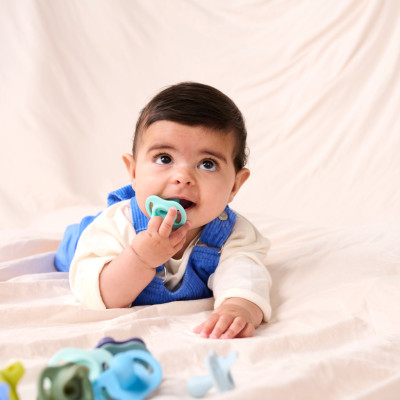 COMBO Ty Ngậm Silicon Siêu Nhẹ Cho Bé Tommee Tippee Ultra Light 0-6m & Bình Sữa Ty Siêu Mềm Tommee Tippee 150ml