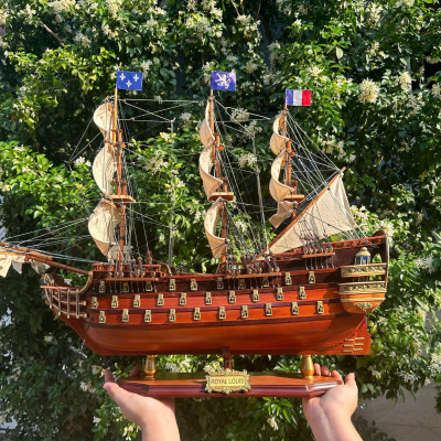 Thuyền gỗ trang trí ROYAL LOUIS, mô hình thuyền gỗ phong thủy chất liệu gỗ tràm nhiều kích thước