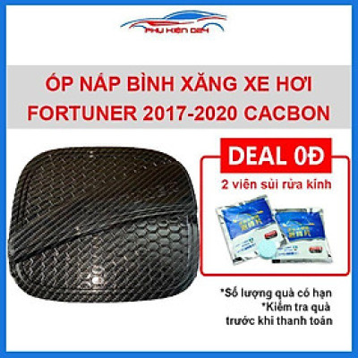 Ốp nắp bình xăng Fortuner 2017-2020 vân cacbon chống trầy trang trí ô tô