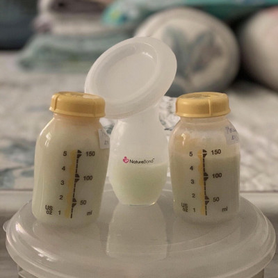 Máy Hút Sữa Silicone NatureBond, Số 1 Tại Anh, Canada, Hàng Đầu Hoa Kỳ, Kích Sữa Khi Con Bú, Hít Chặt Ngực Mẹ, Rảnh Tay 100%, Hút Được Khi Nằm, Giảm Tắc Tia Sữa, Silicon Cao Cấp, An Toàn, FDA Chứng Nhận, Model 2020, Dây Da Chống Rơi, Mềm Hơn, Hút Tốt Hơn