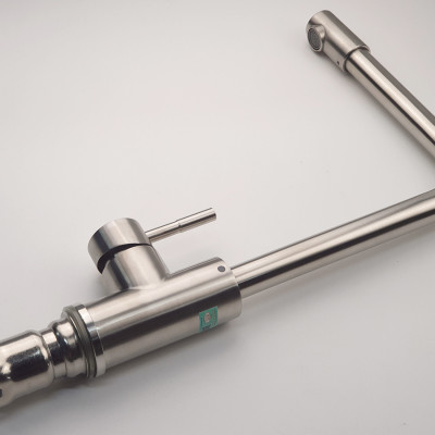 Vòi rửa chén nóng lạnh Inox SUS 304 nguyên khối đầu vòi xoay 360 độ Eurolife EL-KM10 (Trắng vàng)