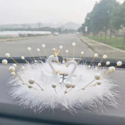 Tượng Thiên Nga Trắng Trang Trí Xe Ô Tô, Bàn Làm Việc | Kèm Thảm Lông Vũ Dán Taplo Xe Ô Tô