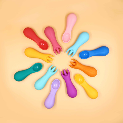 Bộ thìa nĩa tập ăn silicon cho bé Palm Grasp Marcus & Marcus, từ 12 tháng - Ollie