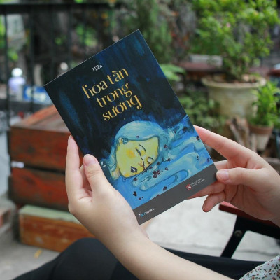 Sách - Hoa Tàn Trong Sương - AZ Việt Nam