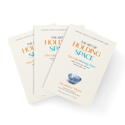 Ôm Giữ Không Gian - Nghệ Thuật Yêu Thương Không Phán Xét