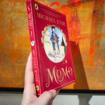 Sách - Momo by Michael Ende/Children