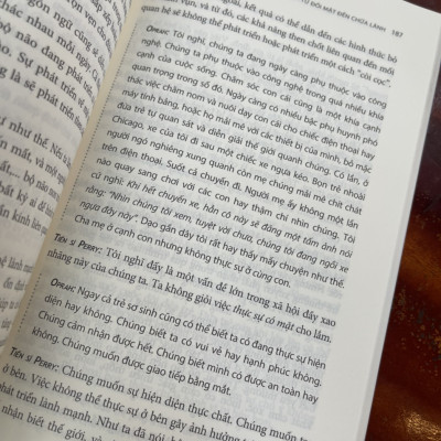 (New York Times Best Seller) CHỮA LÀNH NHỮNG SANG CHẤN TUỔI THƠ - Bác sĩ, Tiến sĩ Bruce D. Perry , Oprah Winfrey - Saigonbooks – Nxb Thế Giới (Bìa mềm)