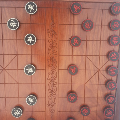 Cờ tướng gỗ gõ Cao cấp kích cỡ 50 x 52cm- Quân cờ sừng trâu đen 3,7cmx1,2