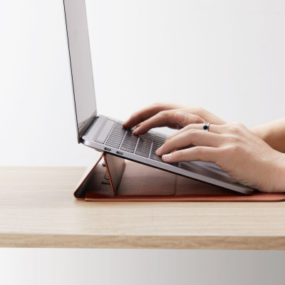 Túi chống sốc HYPER Hypershield Stand & Go Sleeve dùng cho Macbook Pro/ Air 13″/ 14″ bằng da PU có thể dựng thành giá đỡ laptop Hàng Chính Hãng