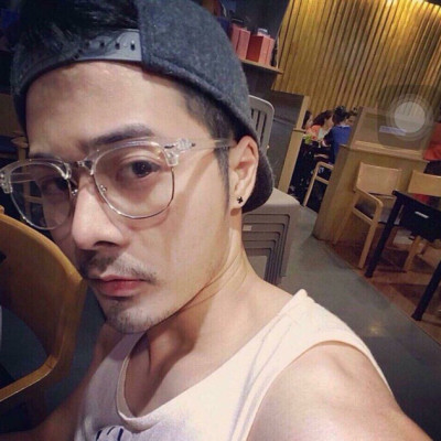 Kính trong suốt nửa viền gọng nhựa thời trang