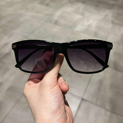 Kính xinh, Kính mắt vuông đi đường chống nắng gọng nhựa