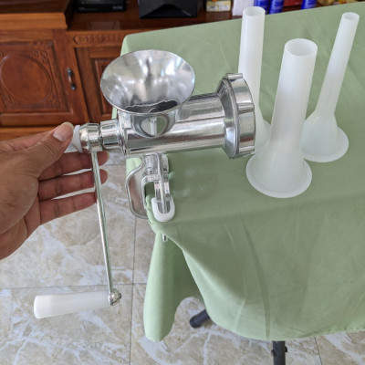 Xay Thịt Quay Tay Bằng Gang Size 10 - Sản Phẩm Cao Cấp Kèm 3 Ống Nhồi Xúc Xích