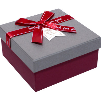 Hộp quà Vuông Phượng Hoàng V018 - 12 x 12 x 6 cm - Giao mẫu ngẫu nhiên