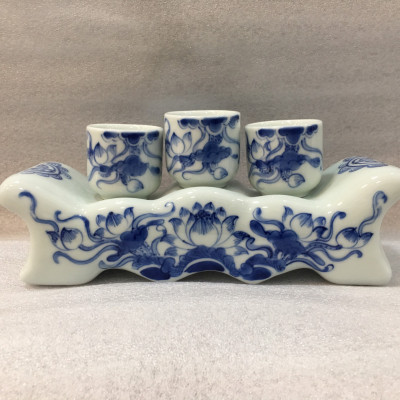 Kỷ Ngai 3 Chén Thờ Men Xanh Vẽ Sen