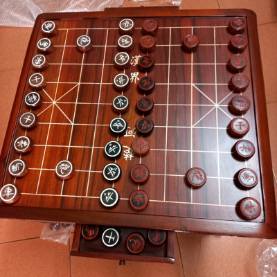 Bộ bàn cờ tướng chân cuốn thư ,có ngăn kéo bằng gỗ hương  + quân cờ gỗ trắc  