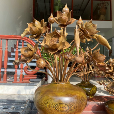 1 Bình hoa sen trang trí phòng thờ phòng khách 25 cành ,hoa ,lá ,gương bằng gỗ mun đuôi công vân gỗ quá đẹp, 