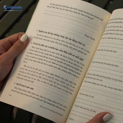 Sách - Phía Cuối Con Đường Hoa Đang Nở
