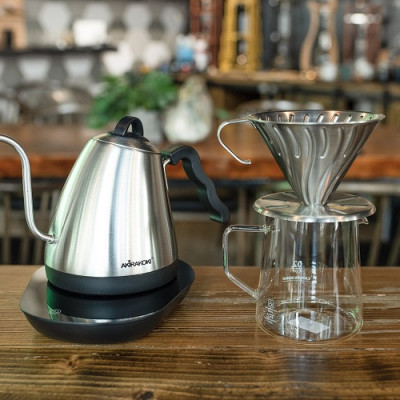 Bếp ấm đun siêu tốc giữ nhiệt AKIRAKOKI PENGUIN 600ml