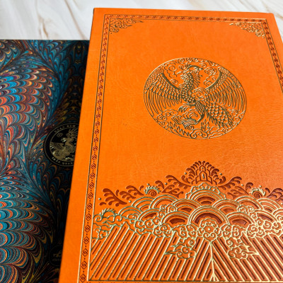 ẤN BẢN BÌA DA PU CAO CẤP VÀ GIỚI HẠN - NGÀN NĂM ÁO MŨ - TRẦN QUANG ĐỨC -