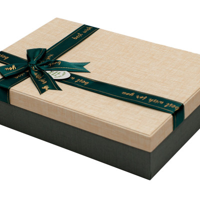 Hộp Quà Chữ Nhật Phượng Hoàng C201 - 21 x 14 x 4 cm - Giao mẫu ngẫu nhiên