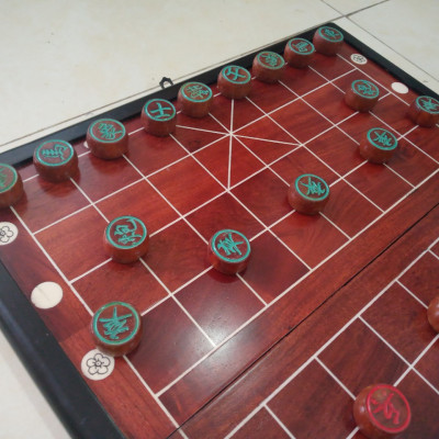 Bộ Quân Cờ Tướng Gỗ, Kèm Bàn Cờ Tướng Gỗ Hương KT 50 x 50 cm