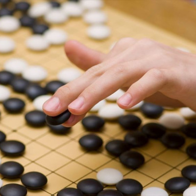 Cờ vây nam châm 15 dòng, 100 đen + 101 trắng, quân cờ đường kính 1.5cm, cao 0.5cm (có gắn nam châm) - Hãng dododios - A2