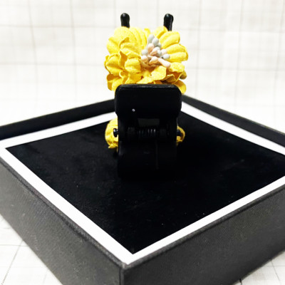 Kẹp tóc sau - Kẹp tóc hoa cúc vàng