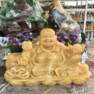 Tượng Phật Di Lặc ngồi tựa bao tiền cầm thỏi vàng phong thủy đá ngọc hoàng long