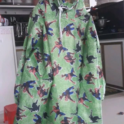 Áo mưa bít trẻ em  từ  7  -  10 tuổi  , họa tiết hoạt hình  dễ thương , vải dù  chống thấm  kèm túi đựng , giao màu ngẫu nhiên