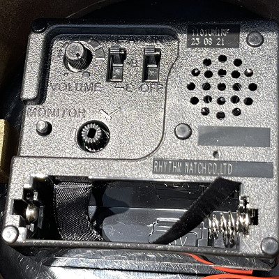 Đồng hồ Để bàn Rhythm CRH229NR18 Kt 48.5 x 24.5 x 18.5cm, 3.6kg. Vỏ polyresin / gỗ. Dùng Pin.