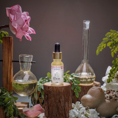 Serum Hoa Chùm Ngây Dưỡng Trắng, Chống Lão Hóa Heebee Moringa Flower Antioxidant Serum 20ml