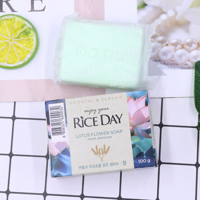 Xà phòng tắm và rửa mặt hương sen Rice Day Soap giúp cải thiện tình trạng mụn hiệu quả Hàn Quốc 100g