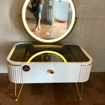 Bàn trang điểm bệt SoKool Tundo