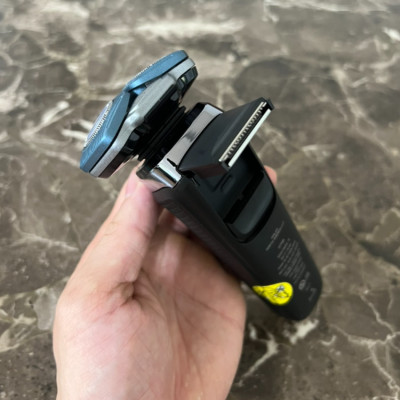 Máy cạo râu khô và ướt Series 7000 cao cấp Thương hiệu Philips Hà Lan Norelco S7788 - Hàng Nhập Khẩu