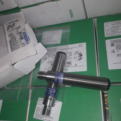 XU2M18AP20D Cảm biến quang phi 18mm, khoản cách Sn 50m Schneider