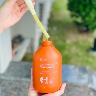 Combo 2 chai Sữa tắm thảo dược hữu cơ Gừng Nghệ Cỏ Cây Hoa Lá - Chiết Xuất Từ 7 Loại Thảo Dược Quý - Phòng Cảm, Tránh Gió, Dưỡng Da - Cho Con Cho Mẹ, Cho Đại Gia Đình, chai 500gr