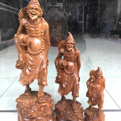 Tượng tế công phong thủy  bằng gỗ bách xanh cao 20×10×6.5cm