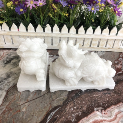 Cặp Tỳ Hưu phong thủy tài lộc đá cẩm thạch trắng có đế đá - Dài 15 cm